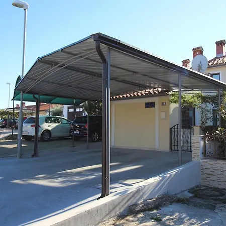 In Porec/istrien 9922 شقة